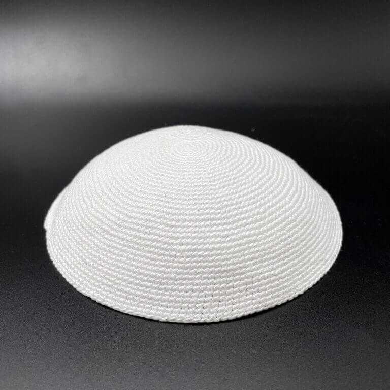 כיפה סרוגה עבודת יד צבע לבן- DMC