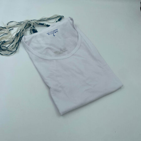 ציצית גופיה 100% כותנה עם פתיל תכלת ורקמת שם