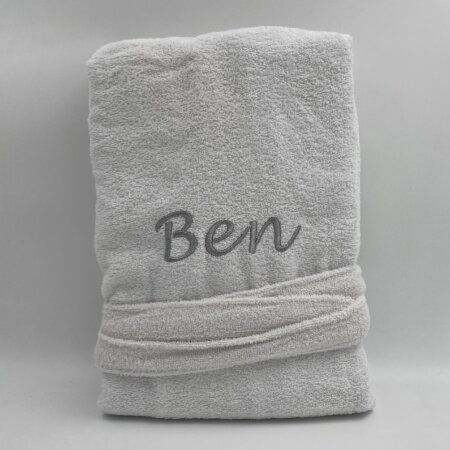 חלוק עם שם/ רקמת שם אישית