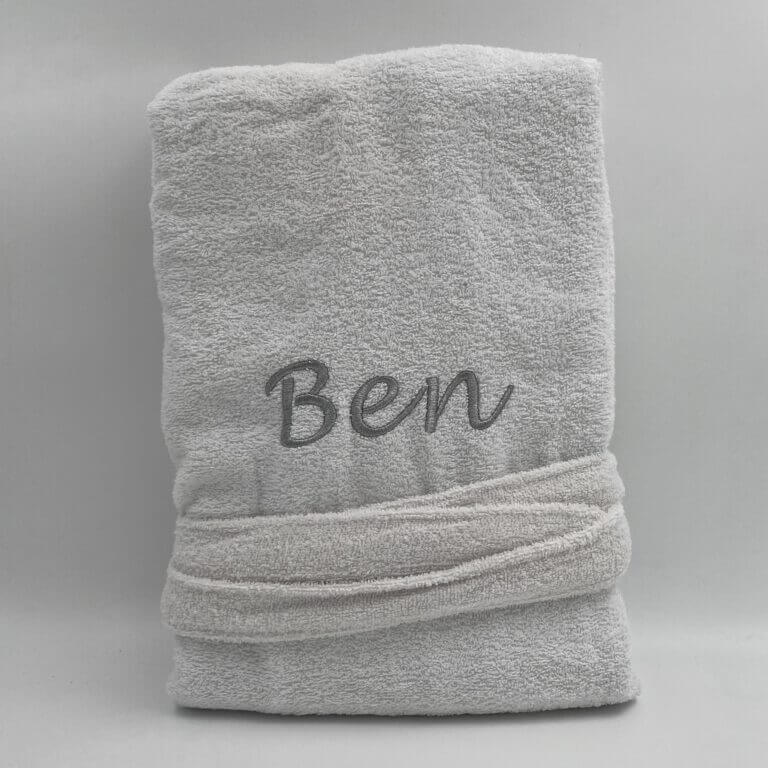 חלוק עם שם/ רקמת שם אישית