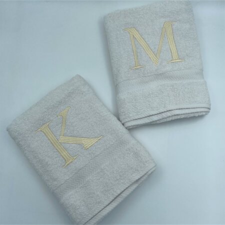 מגבת גוף עם רקמת שם