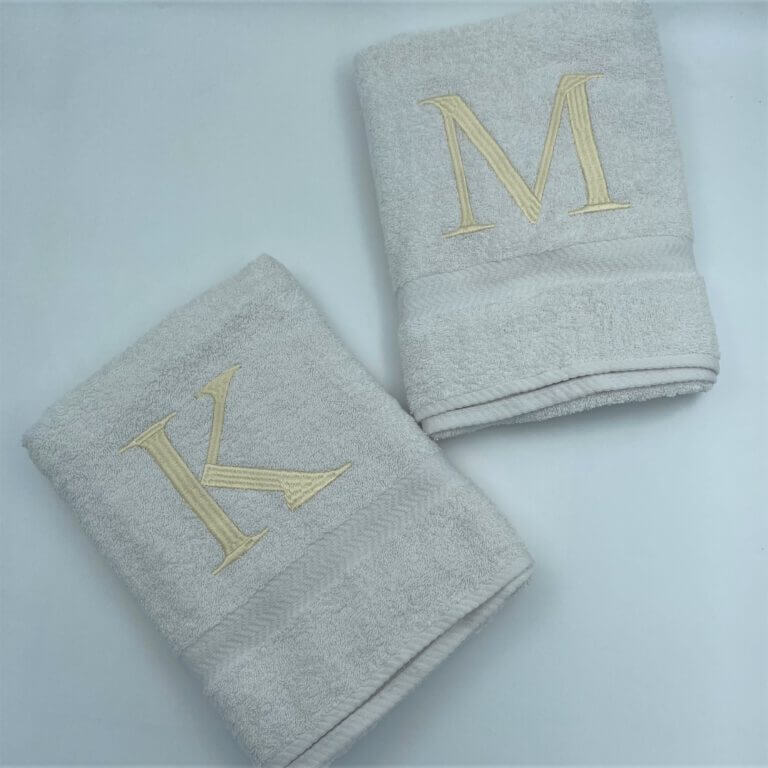 מגבת גוף עם רקמת שם