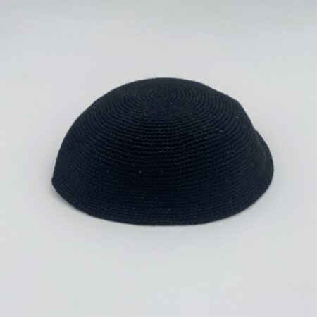 כיפה סרוגה עבודת יד צבע שחור - DMC