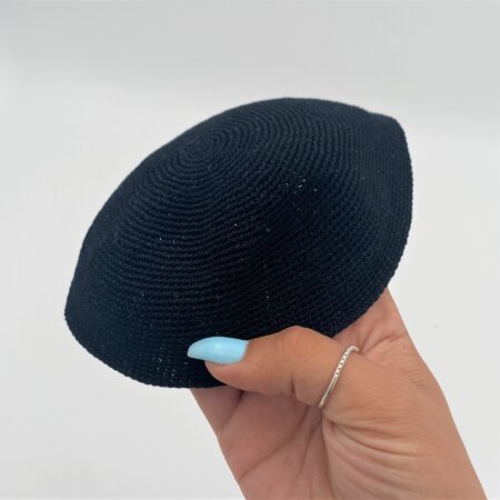 כיפה סרוגה עבודת יד צבע שחור - DMC