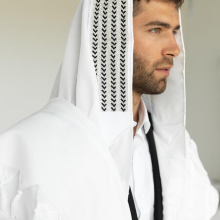 טלית אור חתנים- עטרה סברובסקי משולש שחור