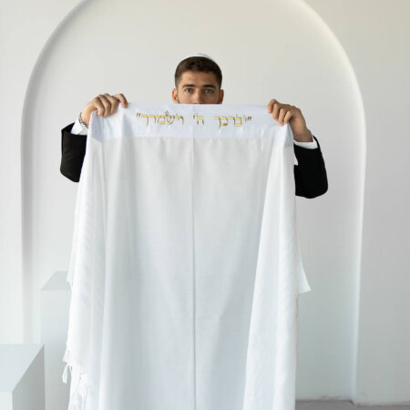 טלית אור חתנים- עטרה סאטן בצבע לבן "יברכך" זהב