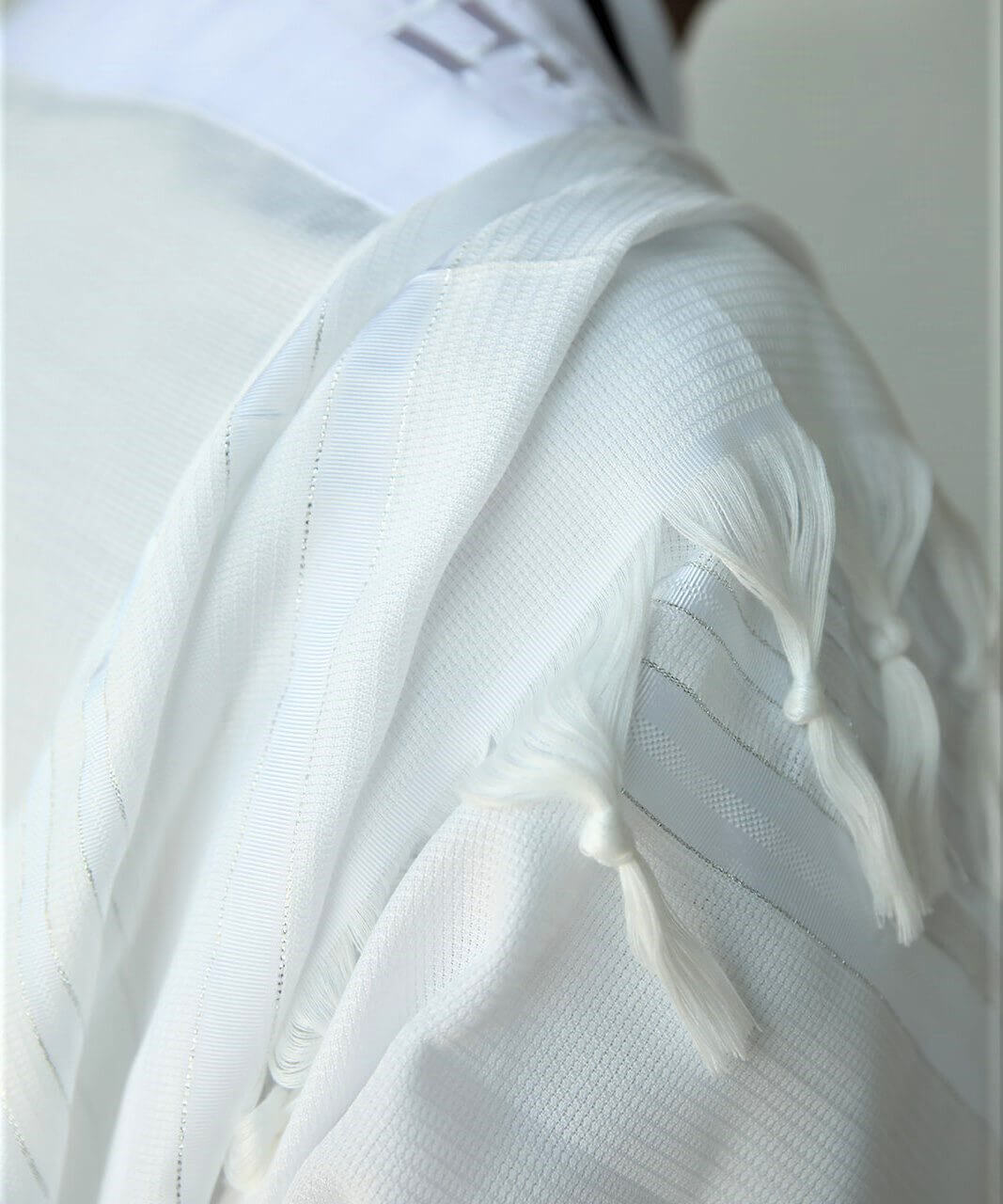 טלית אור חתנים- עטרה סאטן בצבע לבן "יברכך" לבן