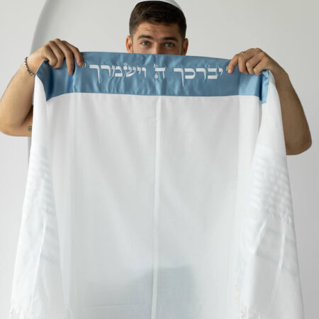 טלית אור חתנים- עטרה סאטן בצבע תכלת "יברכך"