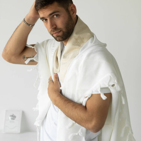 טלית צמר- עטרה ג'מס בצבע שמנת 2 מגן דוד