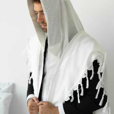 טלית צמר- עטרה יהלום