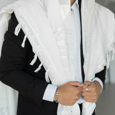 טלית צמר- עטרה יהלום