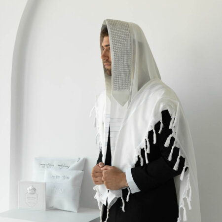 טלית צמר- עטרה יהלום טלית צמר- עטרה יהלום