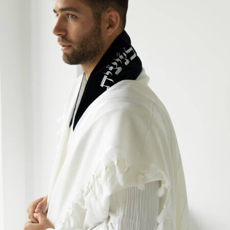 טלית צמר- עטרה קטיפה בצבע כחול "להתעטף"