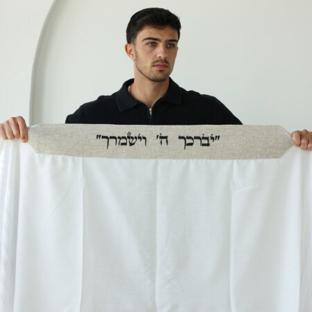 טלית אור חתנים- עטרה דמוי פשתן שמנת "יברכך" שחור