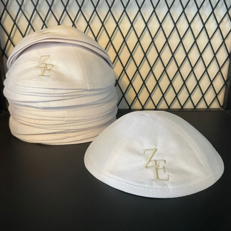 כיפות פשתן במגוון צבעים כולל הקדשה פנימית+רקמה חיצונית 50 יח'