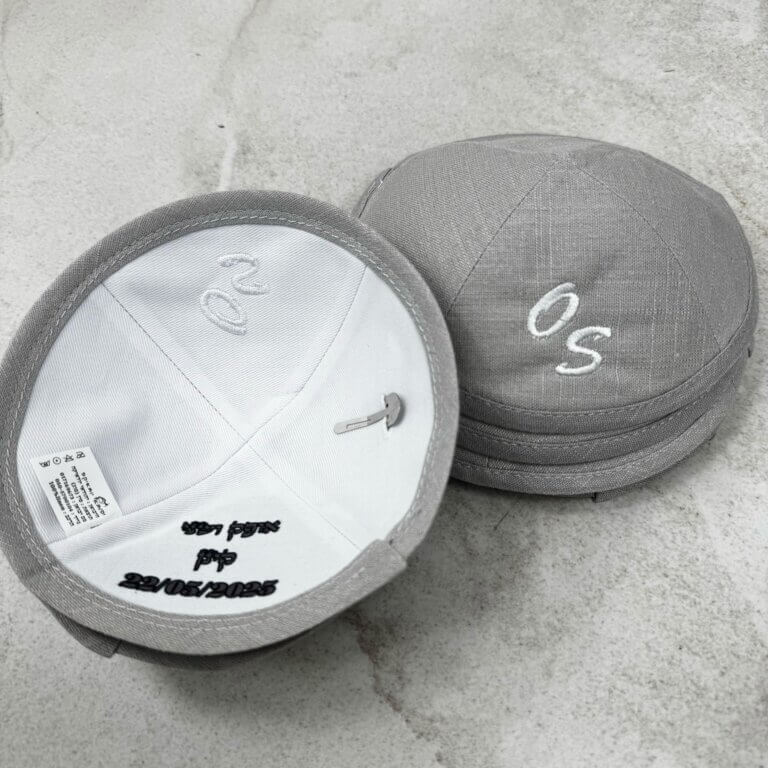 כיפות פשתן במגוון צבעים כולל הקדשה פנימית+רקמה חיצונית 50 יח'