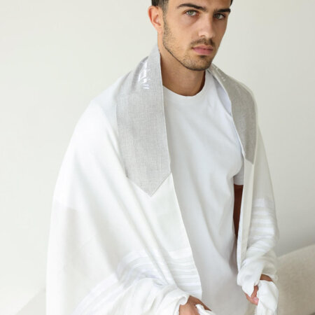 טלית אור חתנים- עטרה דמוי פשתן אפור "יברכך" לבן