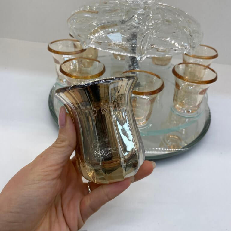 מחלק יין זהב