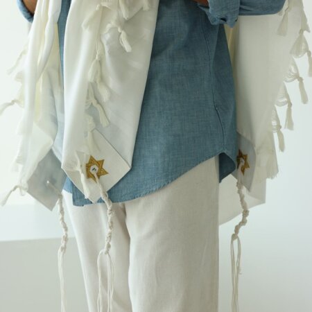 טלית צמר דגם HOME לבן "יברכך" זהב