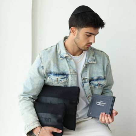 כיסויים לטלית ולתפילין מבד דגם "ישמח ישראל" אפור בהיר