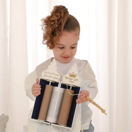 ספר תורה לילדים ואצבע לקריאה עם חריטה אישית