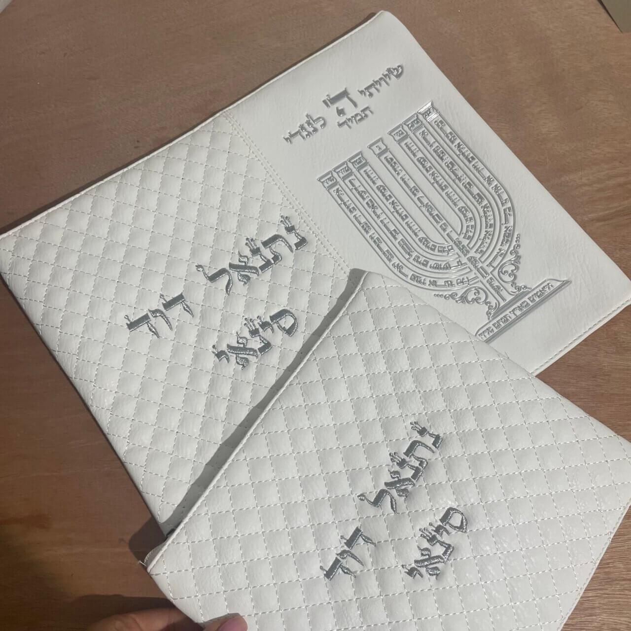 כיסויים לטלית ולתפילין דגם מנורה לבן