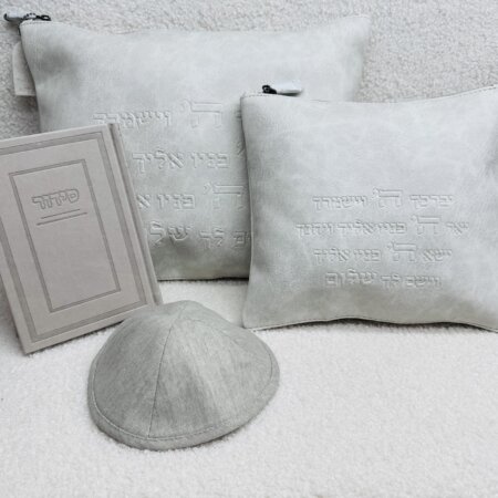 מארז כיסויים לטלית ולתפילין דגם "ברכת כהנים" צבע אבן +סידור קלאסי וכיפה