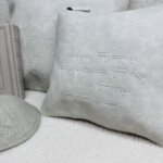 מארז כיסויים לטלית ולתפילין דגם "ברכת כהנים" צבע אבן +סידור קלאסי וכיפה מארז כיסויים לטלית ולתפילין דגם "ברכת כהנים" צבע אבן +סידור קלאסי וכיפה