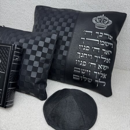מארז כיסויים לטלית ולתפילין דגם "הילטון" צבע שחור+סידור קלאסי וכיפה