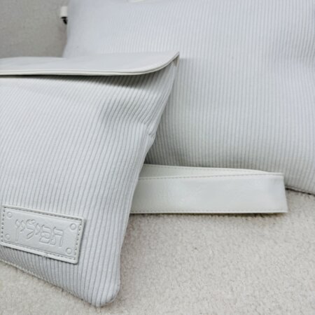 סט תיקים לטלית ולתפילין דגם "קרגו" לבן