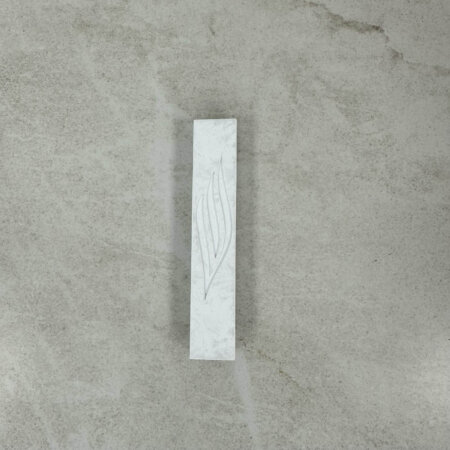 בית מזוזה בטון בצבע לבן שבור גודל 12 ס"מ בית מזוזה בטון בצבע לבן שבור גודל 12 ס"מ