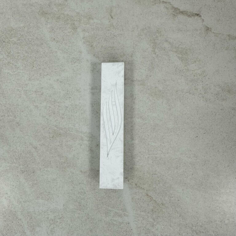 בית מזוזה בטון בצבע לבן שבור גודל 12 ס"מ בית מזוזה בטון בצבע לבן שבור גודל 12 ס"מ