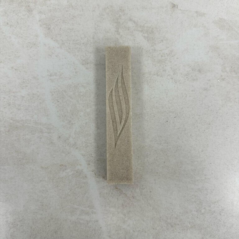 בית מזוזה בטון בצבע בז גודל 12 ס"מ בית מזוזה בטון בצבע בז גודל 12 ס"מ