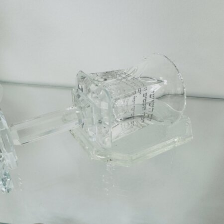 כוס קידוש קלאסית עם רגל שקופה