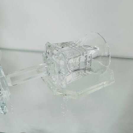 כוס קידוש קלאסית עם רגל שקופה