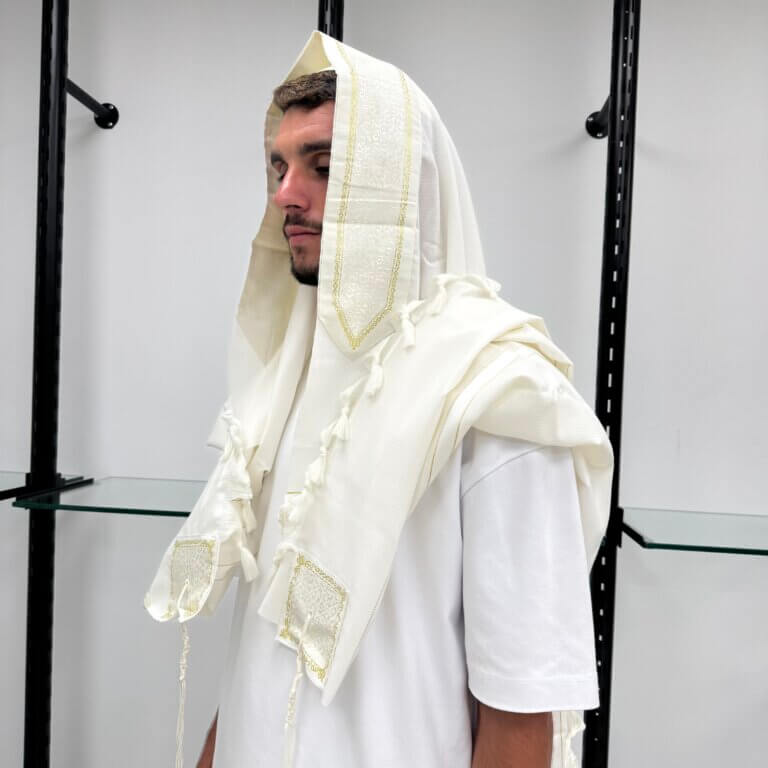 טלית צמר- פסים זהב