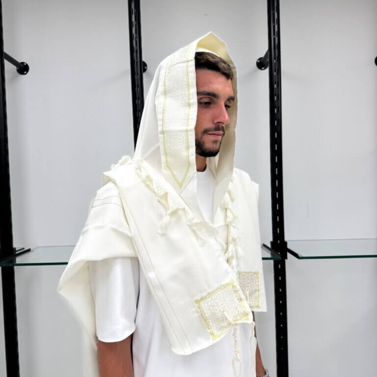 טלית צמר- פסים זהב