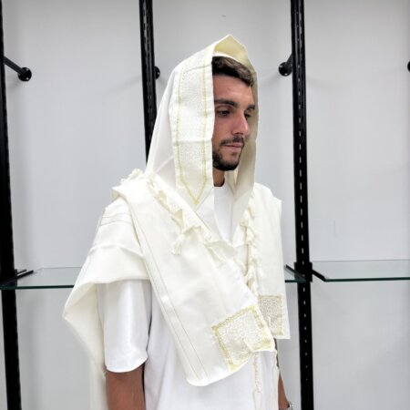 טלית צמר- פסים זהב טלית צמר- פסים זהב