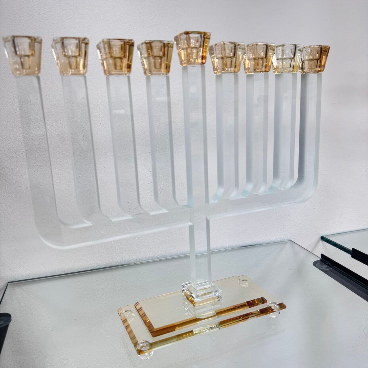 חנוכיית דגם ״שמע״ קריסטל