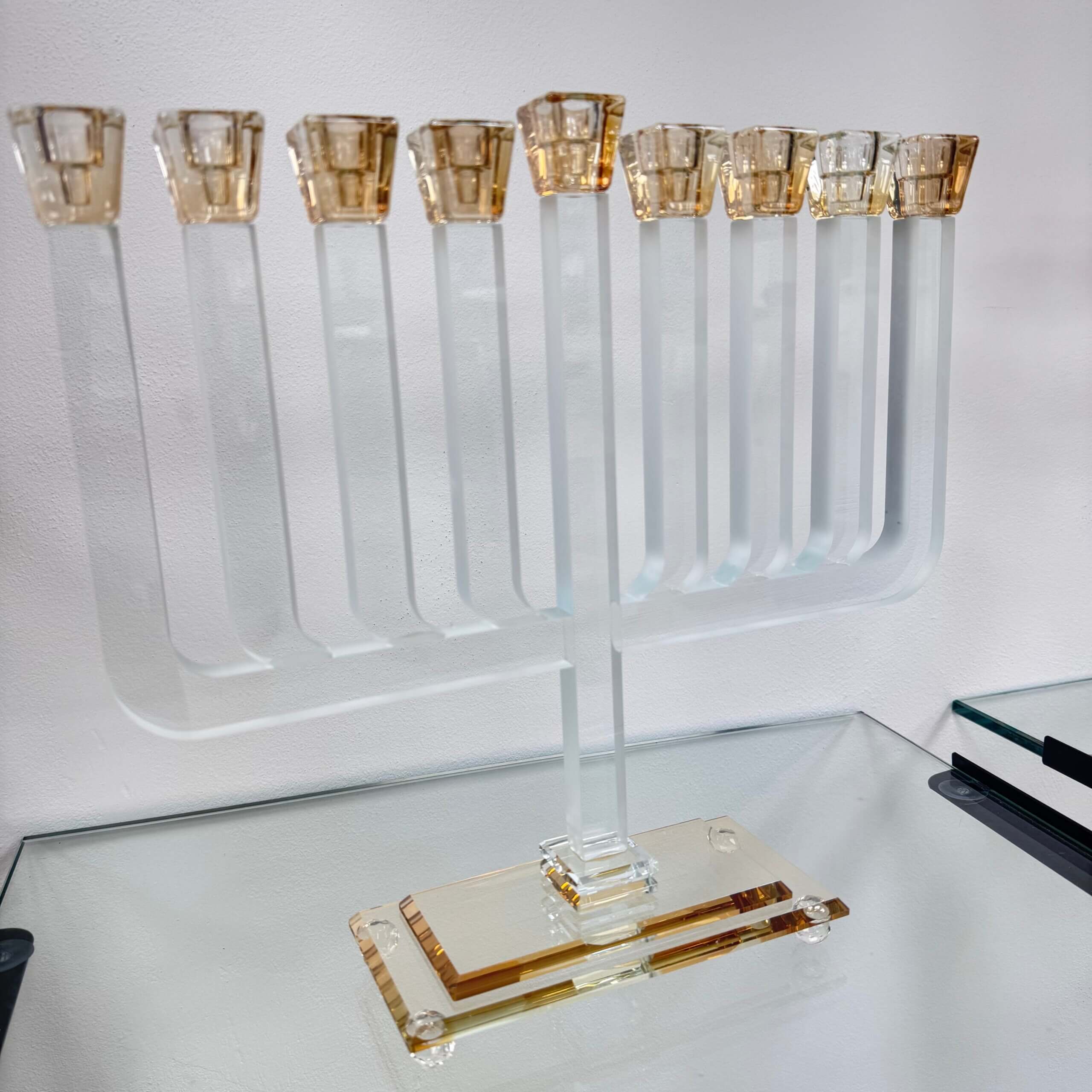 חנוכיית דגם ״שמע״ קריסטל חנוכיית דגם ״שמע״ קריסטל