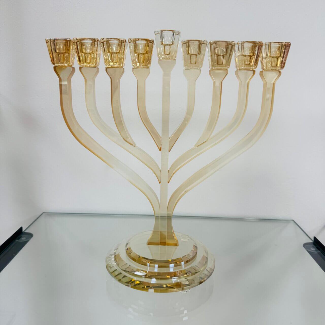 חנוכייה דגם ״עץ החיים״ מוזהבת