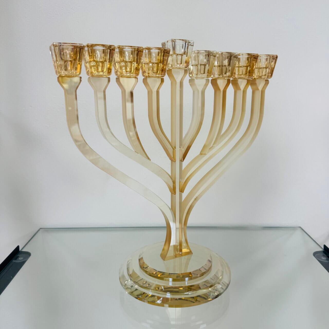 חנוכייה דגם ״עץ החיים״ מוזהבת