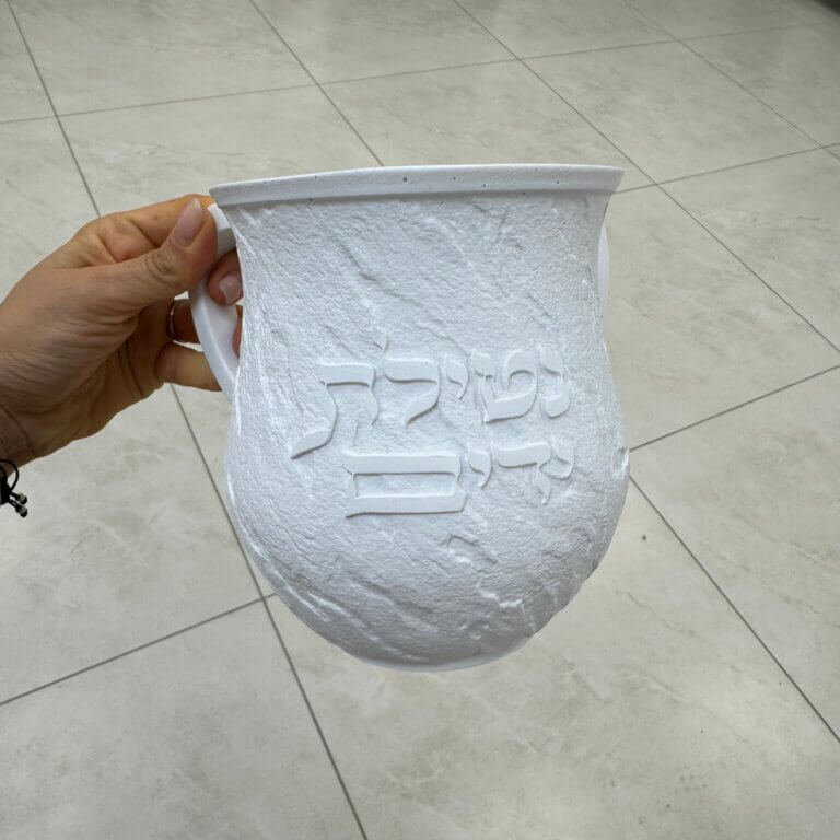 נטלה מהודרת מפוליריזן- צבע לבן