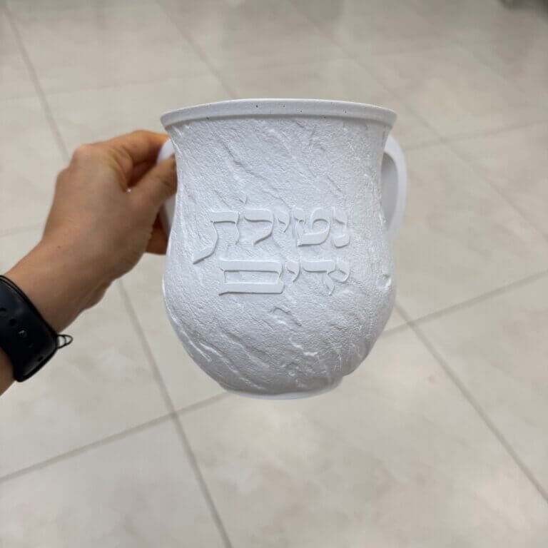 נטלה מהודרת מפוליריזן- צבע לבן