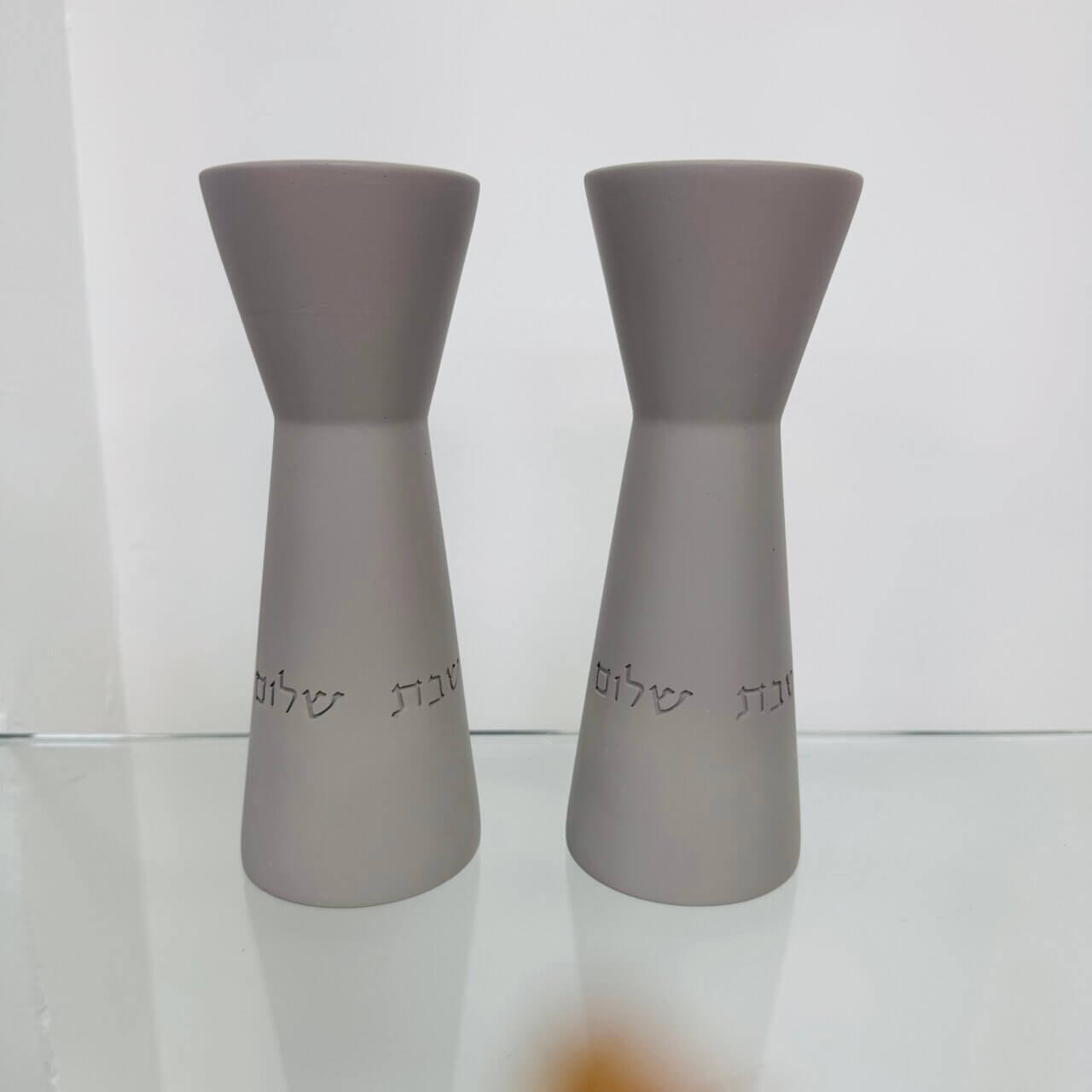 פמוטי בטון אפור "דגם קלאסה"