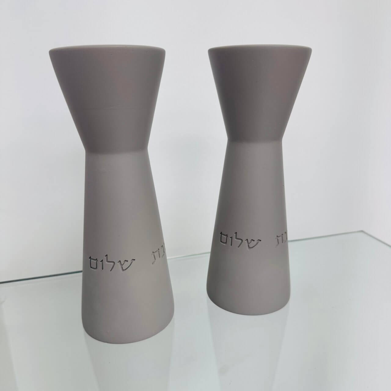 פמוטי בטון אפור "דגם קלאסה"