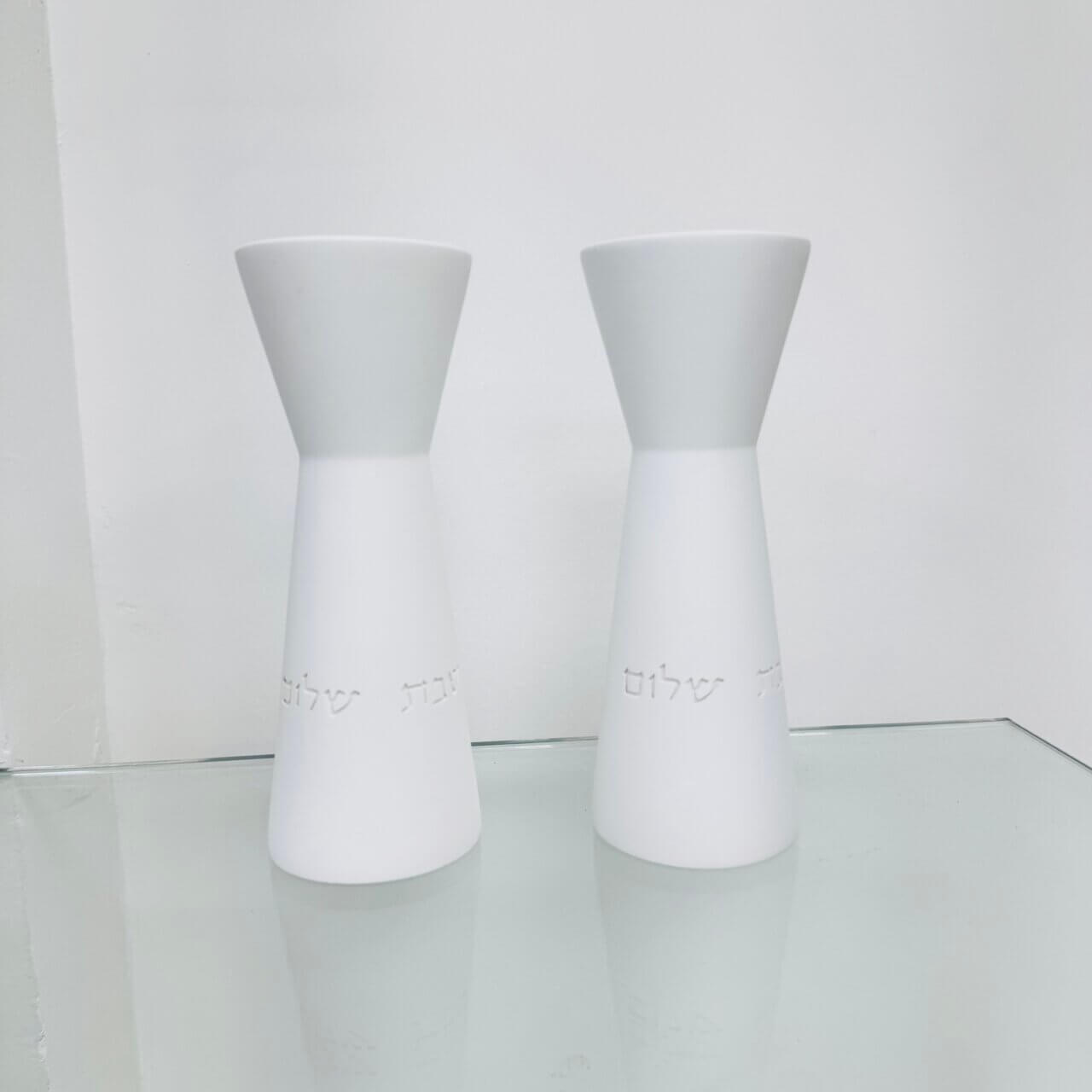 פמוטי בטון לבן "דגם קלאסה"