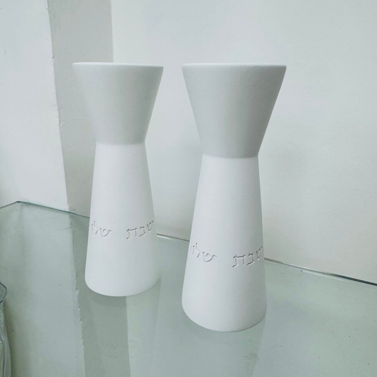 פמוטי בטון לבן "דגם קלאסה"