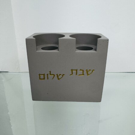 מעמד פמוטי בטון אפור
