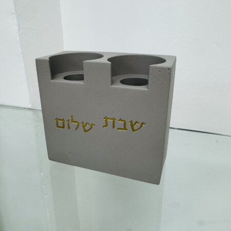 מעמד פמוטי בטון אפור